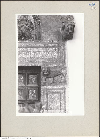 Vorderseite von Pace, Valentino [https://www.deutsche-digitale-bibliothek.de/content/lizenzen/rv-ez/] Hauptportal - Türsturz und rechter Türpfosten, bh232465_recto. Foto: Pace, Valentino.