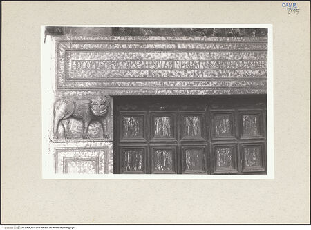 Vorderseite von Pace, Valentino [https://www.deutsche-digitale-bibliothek.de/content/lizenzen/rv-ez/] Hauptportal - Türsturz und linker Türpfosten, bh232468_recto. Foto: Pace, Valentino.