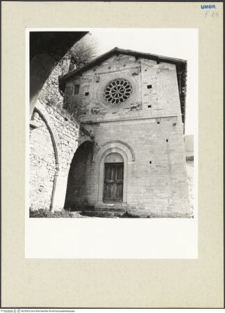 Vorderseite von Getty Research Institute [https://www.deutsche-digitale-bibliothek.de/content/lizenzen/rv-ez/] Abbazia di Sant'EutizioSüdwestfassade - Gesamtansicht, bh232624_recto. Foto: Hutzel, Max.