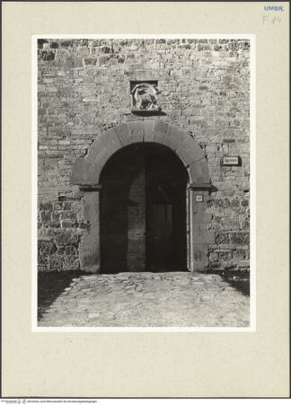 Vorderseite von Getty Research Institute? [https://www.deutsche-digitale-bibliothek.de/content/lizenzen/rv-ez/] Vermauertes Relief mit Opferung des Passahlamms - Gesamtansicht, bh232625_recto. Foto: Hutzel, Max.