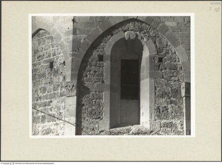 Vorderseite von Getty Research Institute [https://www.deutsche-digitale-bibliothek.de/content/lizenzen/rv-ez/] Abbazia di Sant'Eutizio - Chorscheitel, Detail: Blendbogen und Fenster, bh232630_recto. Foto: Hutzel, Max.