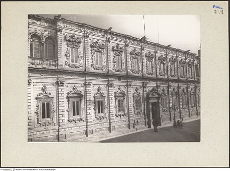Vorderseite von Guido, Giovanni, Lecce [https://www.deutsche-digitale-bibliothek.de/content/lizenzen/rv-ez/] Palazzo del Governo - Gesamtansicht, bh233063_recto. Foto: Guido, Giovanni.