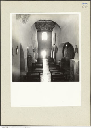 Vorderseite von Getty Research Institute [https://www.deutsche-digitale-bibliothek.de/content/lizenzen/rv-ez/] Santa Maria di Pietrarossa - Mittelschiff in Richtung Südwesten mit Blick zur Eingangswand, bh234909_recto. Foto: Hutzel, Max.