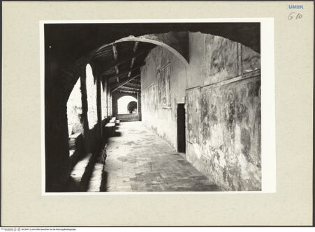 Vorderseite von Getty Research Institute [https://www.deutsche-digitale-bibliothek.de/content/lizenzen/rv-ez/] Santa Maria di PietrarossaPortikus - Südostseite, Innenansicht nach Südwesten, bh234913_recto. Foto: Hutzel, Max.