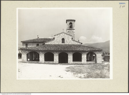 Vorderseite von Getty Research Institute [https://www.deutsche-digitale-bibliothek.de/content/lizenzen/rv-ez/] Santa Maria di Pietrarossa - Ansicht von Südwesten, bh234915_recto. Foto: Hutzel, Max.