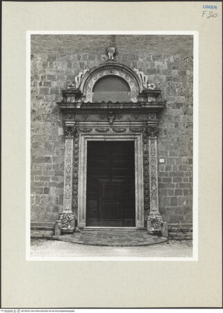 Vorderseite von Getty Research Institute [https://www.deutsche-digitale-bibliothek.de/content/lizenzen/rv-ez/] Hauptportal - Gesamtansicht, bh234929_recto. Foto: Hutzel, Max.