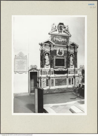 Vorderseite von Getty Research Institute [https://www.deutsche-digitale-bibliothek.de/content/lizenzen/rv-ez/] Grabmonument des Kardinals Erminio Valenti (gest. 1618) - Gesamtansicht schräg von links, bh235210_recto. Foto: Hutzel, Max.