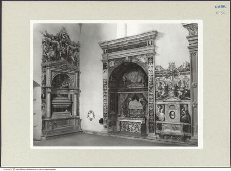 Vorderseite von Getty Research Institute [https://www.deutsche-digitale-bibliothek.de/content/lizenzen/rv-ez/] Madonna delle Lacrime - Inneres, Langhaus nach Nordwesten (links: Teilansicht der Eingangswand mit dem Grabmonument des Benedetto Valenti und seiner Ehefrau Felicita Petrelli; Mitte: Cappella di Sant'Ubaldo; rechts: Teilansicht der Eingangswand mit dem Kenotaph für Bischof Romolo Valenti), bh235223_recto. Foto: Hutzel, Max.