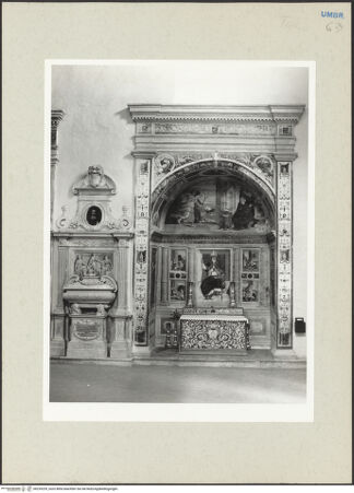 Vorderseite von Getty Research Institute [https://www.deutsche-digitale-bibliothek.de/content/lizenzen/rv-ez/] Kapellendekoration mit Verkündigung, Wundern des heiligen Ubaldus, Heiligen und Propheten - Gesamtansicht (links: Grabmal für Filippo Valenti), bh235229_recto. Foto: Hutzel, Max.