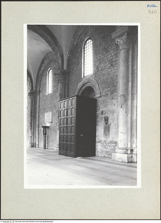 Vorderseite von Foto Marburg [https://www.deutsche-digitale-bibliothek.de/content/lizenzen/rv-ez/] San NicolaSüdseitenschiff - Detail der Südwand von Nordwesten (drittes und viertes Joch), bh235382_recto. Foto.