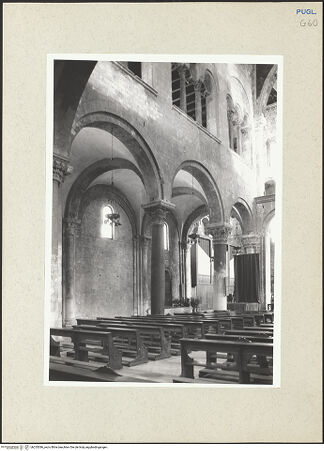 Vorderseite von Foto Marburg [https://www.deutsche-digitale-bibliothek.de/content/lizenzen/rv-ez/] San NicolaNordseitenschiff - Teilansicht von Südwesten, bh235386_recto. Foto.