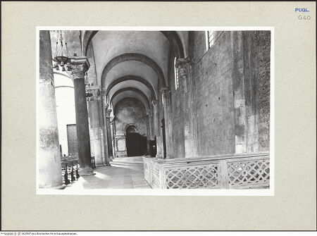 Vorderseite von Foto Marburg [https://www.deutsche-digitale-bibliothek.de/content/lizenzen/rv-ez/] San NicolaNordseitenschiff - Ansicht von Osten, bh235387_recto. Foto.