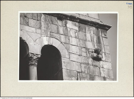 Vorderseite von Foto Marburg [https://www.deutsche-digitale-bibliothek.de/content/lizenzen/rv-ez/] Duomo - Straßenseite, Detail: Weibliche Büste, von Westen, bh235389_recto. Foto.