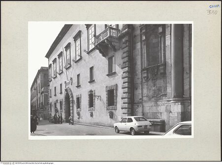 Vorderseite von Bildarchiv Foto Marburg [https://www.deutsche-digitale-bibliothek.de/content/lizenzen/rv-ez/] Palazzo del Municipio - Seitenansicht der Fassade, bh235393_recto. Foto.