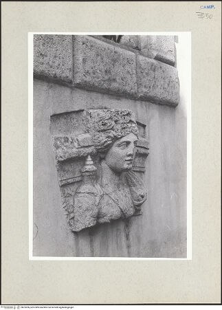 Vorderseite von Bildarchiv Foto Marburg [https://www.deutsche-digitale-bibliothek.de/content/lizenzen/rv-ez/] Weibliche Büste (Artemis?) - Seitenansicht, bh235396_recto. Foto.