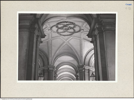 Vorderseite von Bildarchiv Foto Marburg [https://www.deutsche-digitale-bibliothek.de/content/lizenzen/rv-ez/] Palazzo RealeVestibolo Inferiore - Gewölbe, bh235418_recto. Foto.