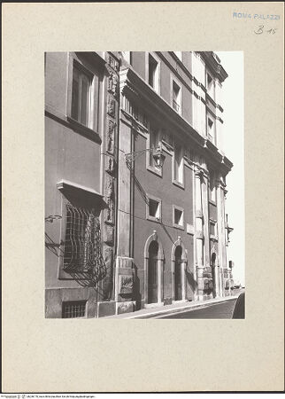 Vorderseite von Bibliotheca Hertziana [https://www.deutsche-digitale-bibliothek.de/content/lizenzen/rv-fz/] Palazzo ZuccariFassade zur Via Sistina - vorderer Teil zur Piazza Trinità dei Monti, bh236170_recto. Foto.