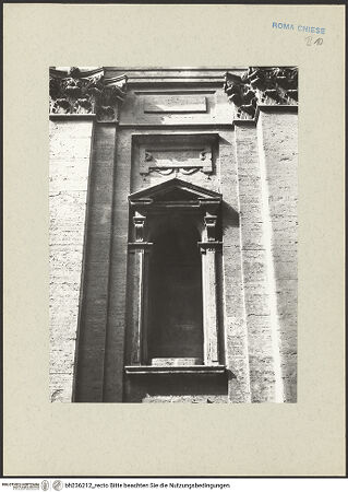 Vorderseite von Lorenz, Wien [https://www.deutsche-digitale-bibliothek.de/content/lizenzen/rv-ez/] Santa Maria in Monserrato - Detail: eine der äußeren Wandnischen, bh236212_recto. Foto.