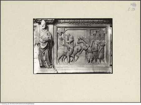 Vorderseite von Bibliotheca Hertziana [https://www.deutsche-digitale-bibliothek.de/content/lizenzen/rv-fz/] Grabmal des Bischofs Guido Tarlati (gest. 1327)Allegorische Darstellungen der Gemeinde und Szenen aus dem Leben des Bischof Guido TarlatiDie Belagerung von Fronzola (Fronzola) - Gesamtansicht, bh237009_recto. Foto: Lotz-Bauer, Hilde.