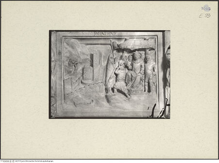 Vorderseite von Bibliotheca Hertziana [https://www.deutsche-digitale-bibliothek.de/content/lizenzen/rv-fz/] Grabmal des Bischofs Guido Tarlati (gest. 1327)Allegorische Darstellungen der Gemeinde und Szenen aus dem Leben des Bischof Guido TarlatiDie Belagerung von Rondine (Rondine) - Gesamtansicht, bh237015_recto. Foto: Lotz-Bauer, Hilde.