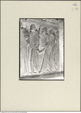 Vorderseite von Bibliotheca Hertziana [https://www.deutsche-digitale-bibliothek.de/content/lizenzen/rv-fz/] Grabmal des Bischofs Guido Tarlati (gest. 1327)Totenkammer mit Geistlichen, die das Totenoffizium feiern - Detail der Klerus auf der rechten Seite, bh237024_recto. Foto: Lotz-Bauer, Hilde.