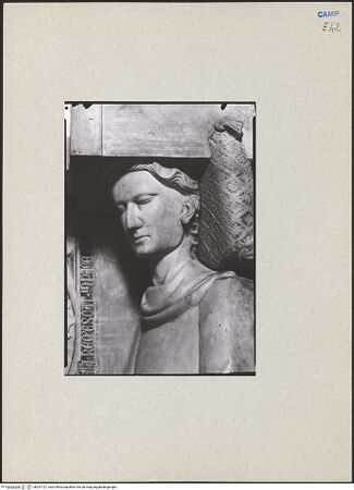 Vorderseite von Bibliotheca Hertziana [https://www.deutsche-digitale-bibliothek.de/content/lizenzen/rv-fz/] Grabmäler der Familie CaraccioloGisant eines unbekannten Mannes - Detail: Kopf, bh237127_recto. Foto: Lotz-Bauer, Hilde.