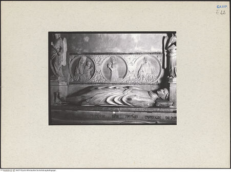 Vorderseite von Bibliotheca Hertziana [https://www.deutsche-digitale-bibliothek.de/content/lizenzen/rv-fz/] Grabmäler der Familie CaraccioloGisant eines unbekannten Mannes - Gesamtansicht, bh237129_recto. Foto: Lotz-Bauer, Hilde.