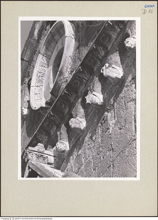 Vorderseite von Pedicini, Luciano [https://www.deutsche-digitale-bibliothek.de/content/lizenzen/rv-ez/] Giebeldekoration - Detail, bh238751_recto. Foto: Pedicini, Luciano.