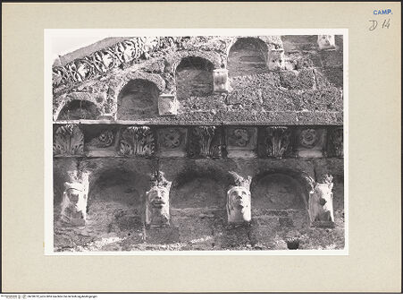 Vorderseite von Pedicini, Luciano [https://www.deutsche-digitale-bibliothek.de/content/lizenzen/rv-ez/] Giebeldekoration - Detail, bh238752_recto. Foto: Pedicini, Luciano.