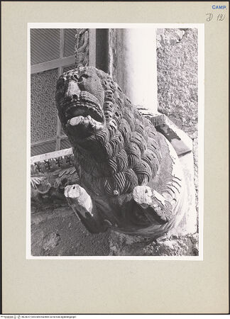 Vorderseite von Pedicini, Luciano [https://www.deutsche-digitale-bibliothek.de/content/lizenzen/rv-ez/] Fassadenfenster - Löwe rechts, bh238757_recto. Foto: Pedicini, Luciano.