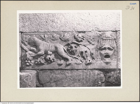 Vorderseite von Pedicini, Luciano [https://www.deutsche-digitale-bibliothek.de/content/lizenzen/rv-ez/] HauptportalZwei sich gegenüberstehende Panther, Akanthusranken und Theatermasken - Detail: rechte Seite, bh238762_recto. Foto: Pedicini, Luciano.