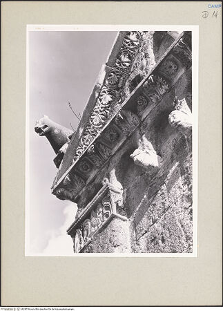 Vorderseite von Pedicini, Luciano [https://www.deutsche-digitale-bibliothek.de/content/lizenzen/rv-ez/] Giebeldekoration - Detail, linke Ecke, bh238766_recto. Foto: Pedicini, Luciano.