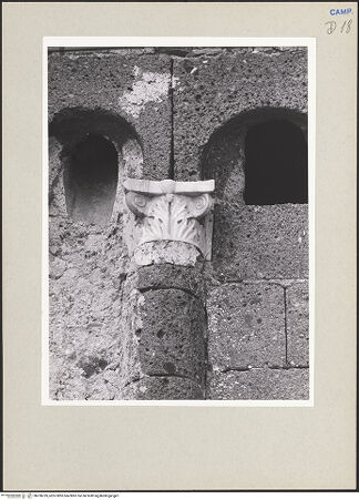 Vorderseite von Pedicini, Luciano [https://www.deutsche-digitale-bibliothek.de/content/lizenzen/rv-ez/] Kapitelle des Südlichtgadens - Gesamtansicht, bh238769_recto. Foto: Pedicini, Luciano.