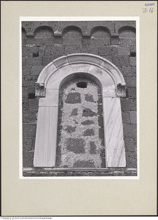 Vorderseite von Pedicini, Luciano [https://www.deutsche-digitale-bibliothek.de/content/lizenzen/rv-ez/] DuomoNordostfassade - Fenster, bh238772_recto. Foto: Pedicini, Luciano.