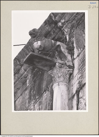 Vorderseite von Pedicini, Luciano [https://www.deutsche-digitale-bibliothek.de/content/lizenzen/rv-ez/] Pfeiler und KonsolenVierter Arkadenpfeiler - Detail, Kapitell und obere Konsole, bh238784_recto. Foto: Pedicini, Luciano.