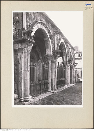 Vorderseite von Pedicini, Luciano [https://www.deutsche-digitale-bibliothek.de/content/lizenzen/rv-ez/] Duomo - Seitenansicht von rechts, bh238799_recto. Foto: Pedicini, Luciano.