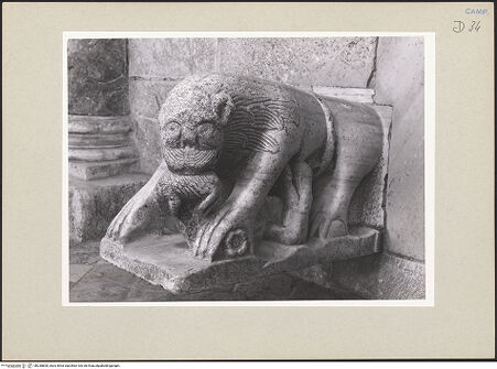 Vorderseite von Pedicini, Luciano [https://www.deutsche-digitale-bibliothek.de/content/lizenzen/rv-ez/] HauptportalLöwen seitlich des Portals - Löwe links, bh238800_recto. Foto: Pedicini, Luciano.