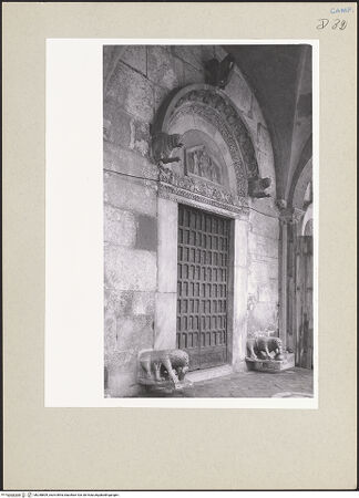 Vorderseite von Pedicini, Luciano [https://www.deutsche-digitale-bibliothek.de/content/lizenzen/rv-ez/] Hauptportal - Seitenansicht von links, bh238809_recto. Foto: Pedicini, Luciano.