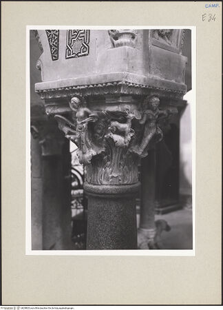 Vorderseite von Pedicini, Luciano [https://www.deutsche-digitale-bibliothek.de/content/lizenzen/rv-ez/] Säulen und BasenKapitell mit Figuren und Tieren - Kapitell 3: Seitenansicht, bh238825_recto. Foto: Pedicini, Luciano.