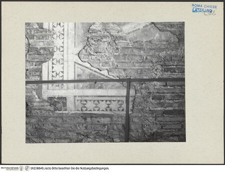 Vorderseite von Pedicini, Luciano [https://www.deutsche-digitale-bibliothek.de/content/lizenzen/rv-ez/] Archivolte der mittleren ArkadeLinke Konsole: Samson tötet den Löwen - Gesamtansicht, bh238849_recto. Foto: Pedicini, Luciano.