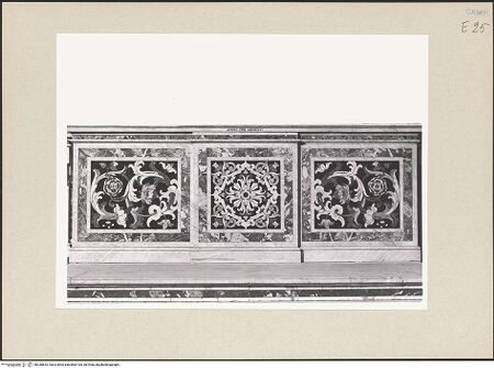 Vorderseite von Pedicini, Luciano [https://www.deutsche-digitale-bibliothek.de/content/lizenzen/rv-ez/] Altar - Frontalansicht, bh238852_recto. Foto: Pedicini, Luciano.