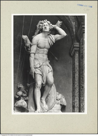 Vorderseite von Hutzel, Max [https://www.deutsche-digitale-bibliothek.de/content/lizenzen/rv-ez/] Der heilige Sebastian - Statue, Frontalansicht, bh238888_recto. Foto: Hutzel, Max.