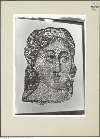 Vorderseite von Brenk [https://www.deutsche-digitale-bibliothek.de/content/lizenzen/rv-ez/] Köpfe der Erzengel Michael und Gabriel aus Ravenna, San Michele in AfriciscoKopf des Erzengels Michael - Gesamtansicht, bh240457_recto. Foto: Brenk, Beat.