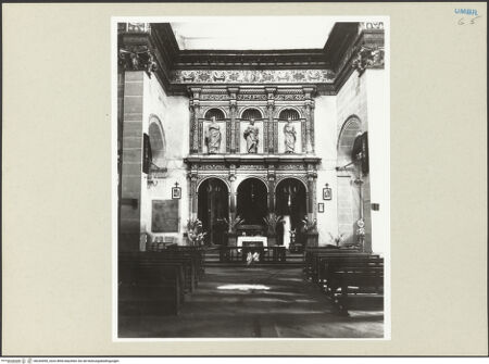 Vorderseite von Getty Research Institute [https://www.deutsche-digitale-bibliothek.de/content/lizenzen/rv-ez/] Wandverkleidung des Ostchors als dekorierter Triumphbogen-Hochaltar mit Transfigurationsskulpturengruppe - Gesamtansicht nach Osten, aus der Vierung heraus, bh243090_recto. Foto: Hutzel, Max.