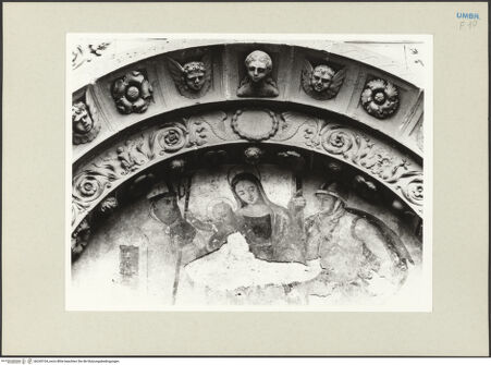 Vorderseite von Getty Research Institute [https://www.deutsche-digitale-bibliothek.de/content/lizenzen/rv-ez/] Ehemaliges Hauptportal der Nordfassade mit Überdachung - Ausschnitt der Rundbogenlünette, bh243104_recto. Foto: Hutzel, Max.