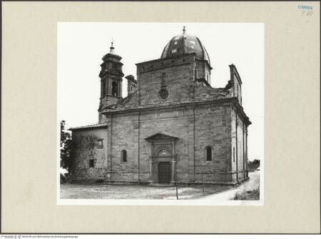 Vorderseite von Getty Research Institute [https://www.deutsche-digitale-bibliothek.de/content/lizenzen/rv-ez/] Santuario della Madonna di MongiovinoNordfassade - von Norden, bh243109_recto. Foto.