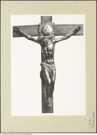 Vorderseite von Bibliotheca Hertziana [https://www.deutsche-digitale-bibliothek.de/content/lizenzen/rv-fz/] Altarkreuz und Altarleuchter - Detail: Corpus, bh243508_recto. Foto: Rigamonti.