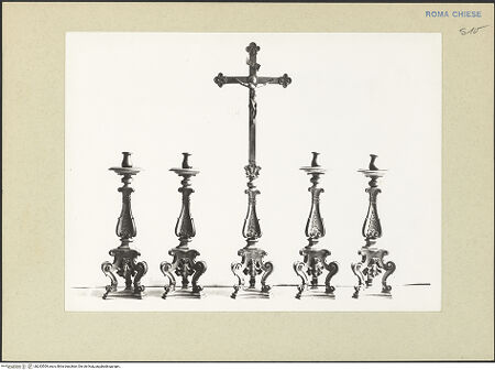 Vorderseite von Bibliotheca Hertziana [https://www.deutsche-digitale-bibliothek.de/content/lizenzen/rv-fz/] Altarkreuz und Altarleuchter - , bh243509_recto. Foto: Rigamonti.