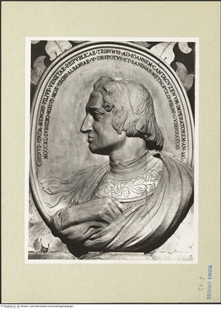 Vorderseite von Bibliotheca Hertziana [https://www.deutsche-digitale-bibliothek.de/content/lizenzen/rv-fz/] KapellenaussstattungMedaillon mit Büste des Ghinus Spada - , bh243517_recto. Foto: Rigamonti.