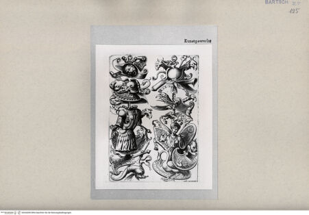 Vorderseite von  [http://creativecommons.org/publicdomain/mark/1.0/] ... - , bh244385. Foto.